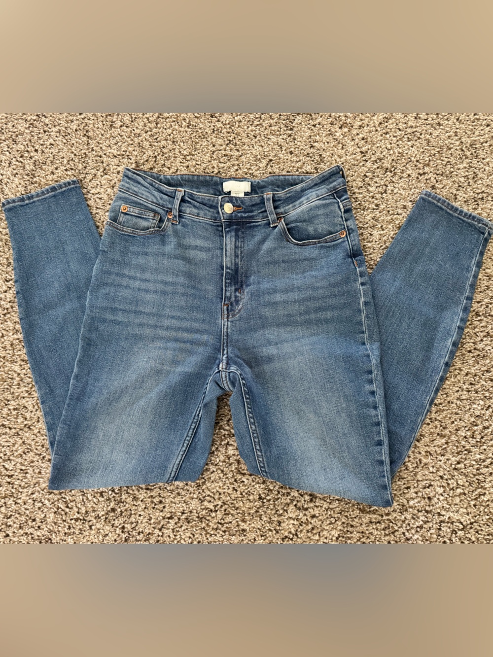 H&M Straight-Leg Women's Jeans in Medium Blue Wash
